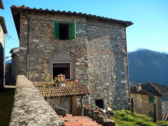 Casa con 12 locali in vendita in Coreglia Antelminelli
