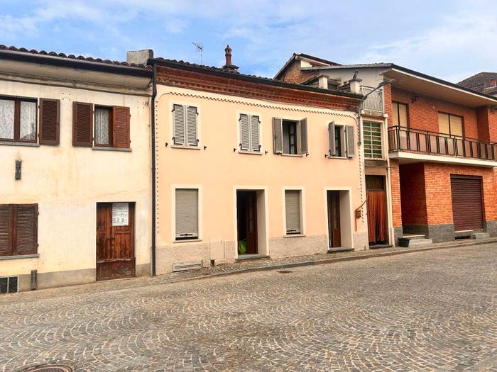 Casa con 6 locali in vendita in Via Maestra, Coazzolo