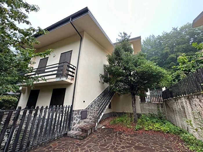 Casa quadrilocale in vendita in Via Monte Scirocco SNC, Santo Stefano In Aspromonte