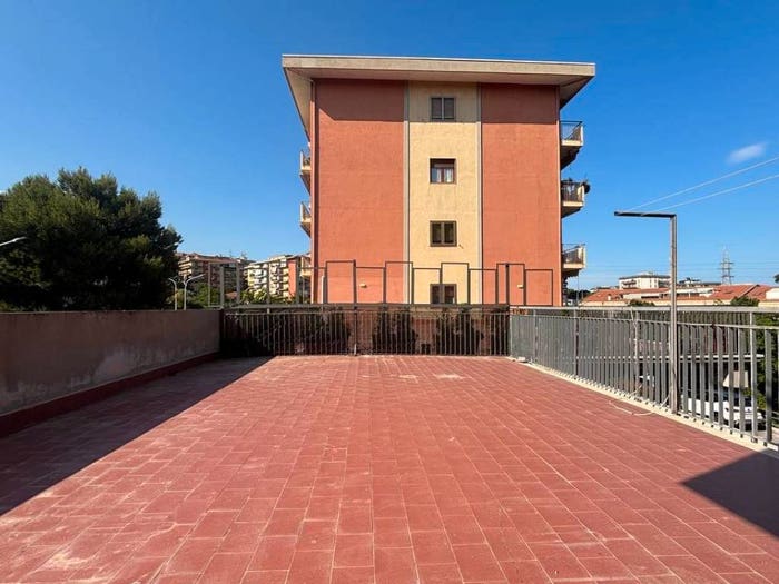 Appartamento con 5 locali in vendita in Via Generale di San Marzano, Nuovalucello Leonardo Da Vinci, Catania