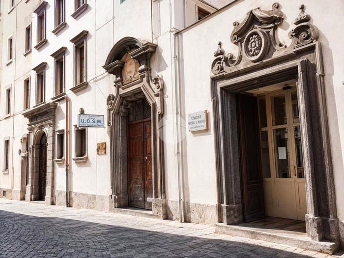 Appartamento trilocale in vendita in Via Santa Maria Antesaecula, Sanità, Napoli