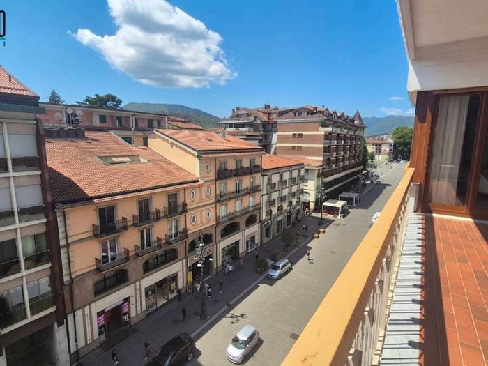 Appartamento con 5 locali in vendita in Via Dante Alighieri, Emanuele II C Colombo Morelli e Silvati, Avellino