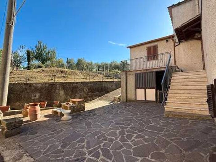 Casa con 6 locali in vendita in Via Di Monte, Chianni