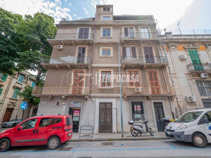 Appartamento trilocale in vendita in Via San Filippo Bianchi, Centro Storico, Messina