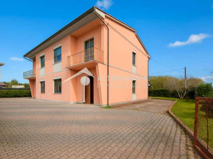 Casa con 6 locali in vendita in Viale Vittorio Veneto, Centro, Bientina