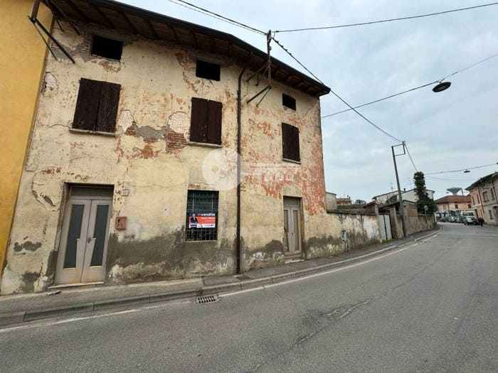Casa con 6 locali in vendita in Via Giacomo Matteotti, Pralboino