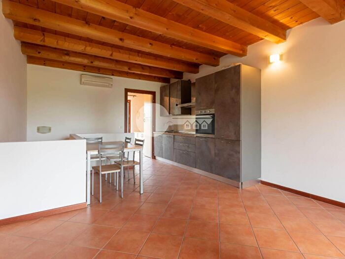 Appartamento trilocale in vendita in Via Brolo, Castelnuovo Del Garda
