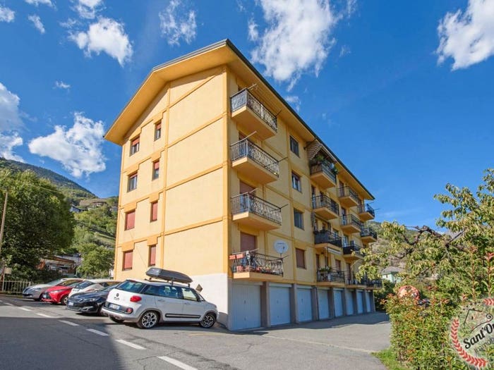 Appartamento quadrilocale in vendita in Regione Brenlo, Centro, Aosta