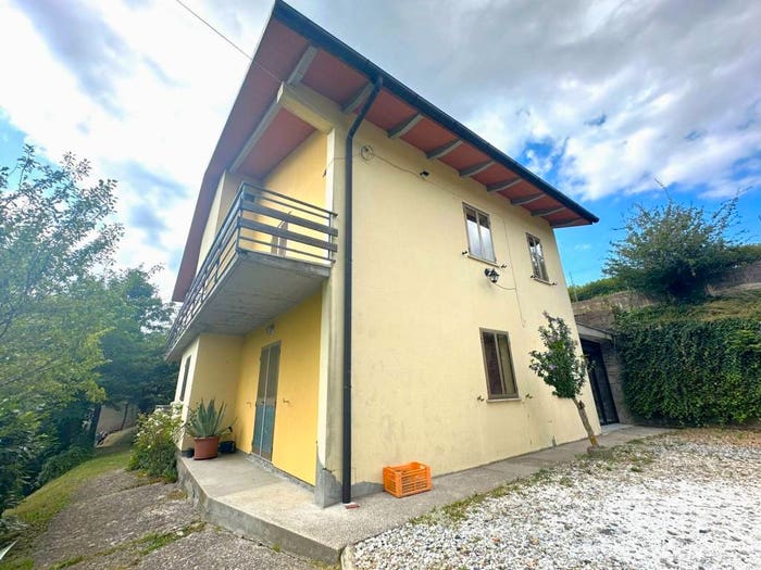 Appartamento con 5 locali in vendita in Via La Serra, Centro, Monghidoro