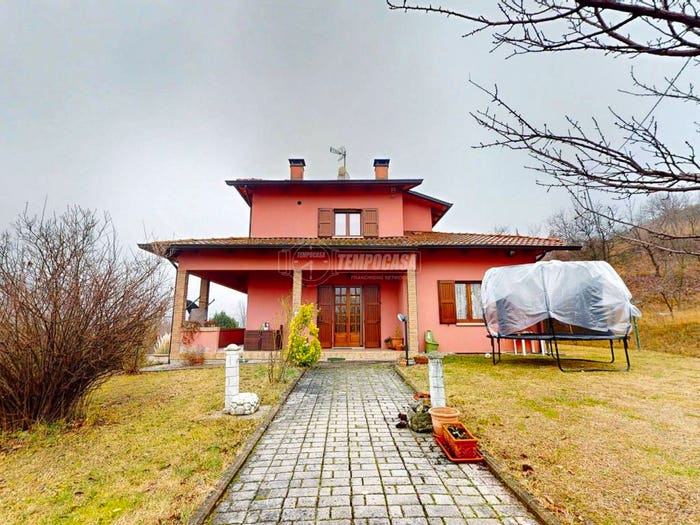Casa con 5 locali in vendita in Via radici in monte, Castellarano