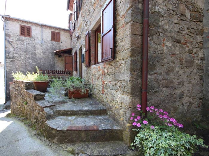 Casa con 6 locali in vendita in Località Ville, Pescaglia