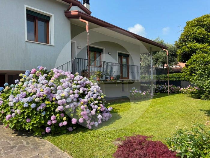 Casa con 6 locali in vendita in Via Europa, Centro, Camposampiero