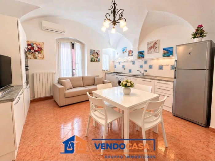 Appartamento bilocale in vendita in Via Gio Batta Chiappe, Centro, Pietra Ligure