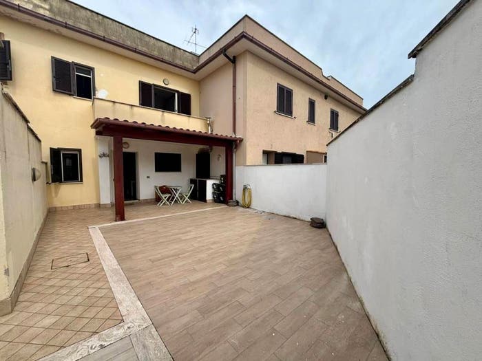 Casa trilocale in vendita in Via Varco Sabino, Loricina Seccia Tre Cancelli, Nettuno