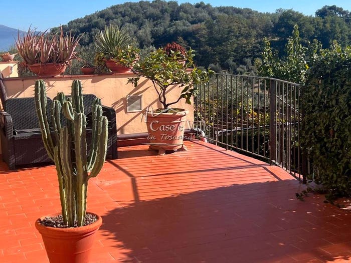 Casa con 6 locali in vendita in Via AUGUSTO NOVELLI, Carmignano