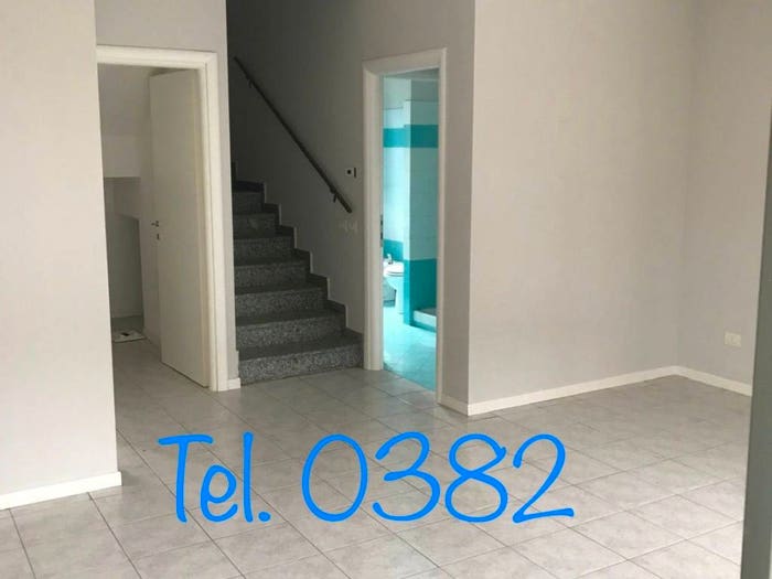 Casa con 6 locali in vendita in Strada Statale Padana Inferiore, Broni