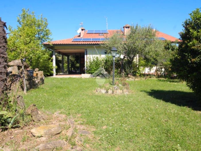 Casa con 6 locali in vendita in SC Casalbono, Luzzena, Cesena