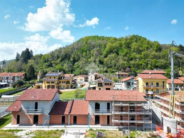 Casa con 5 locali in vendita in VIA GIOVANNI GIOLITTI, Centro, Piasco