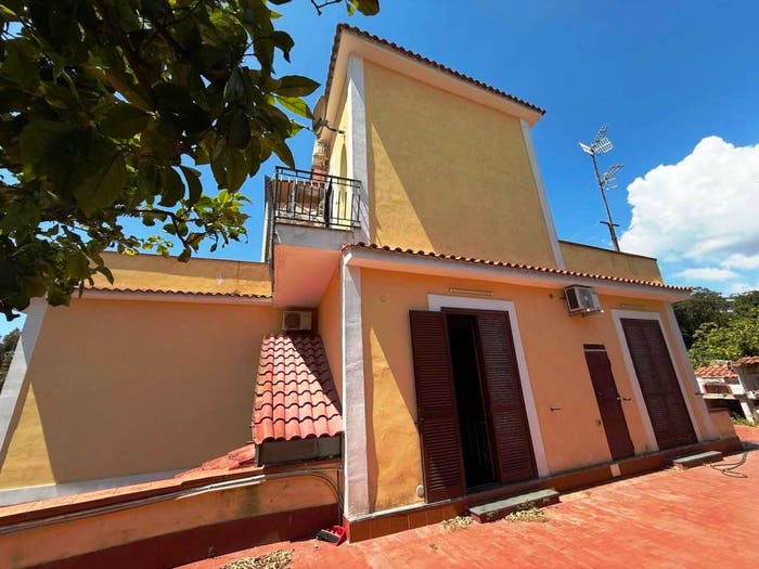 Casa con 6 locali in vendita in Via Nicola Ricciardi, Posillipo, Napoli