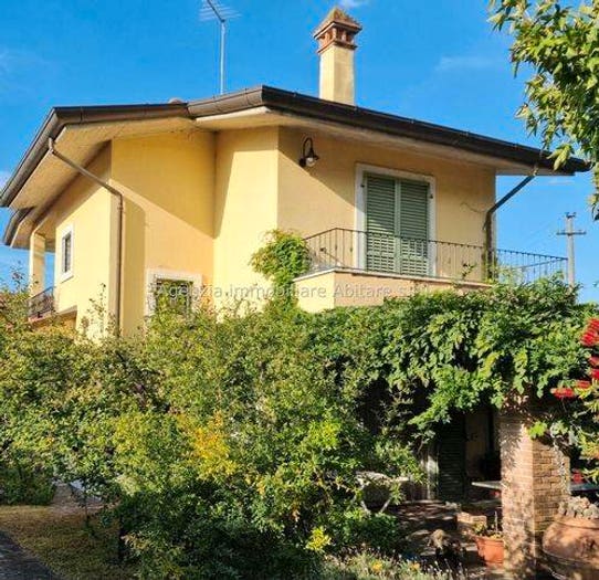 Casa con 6 locali in vendita in Mirteto, Massa