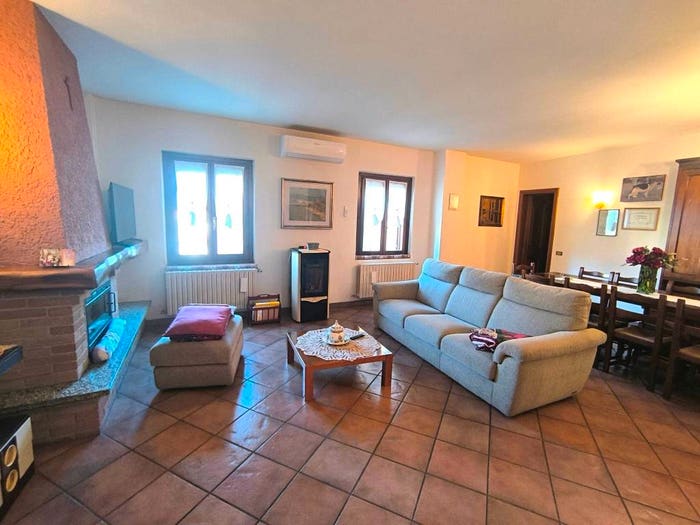 Casa quadrilocale in vendita in Via Santuario, Monguzzo