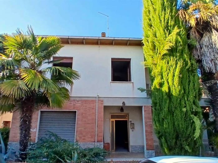 Casa con 6 locali in vendita in Bettolle, Sinalunga