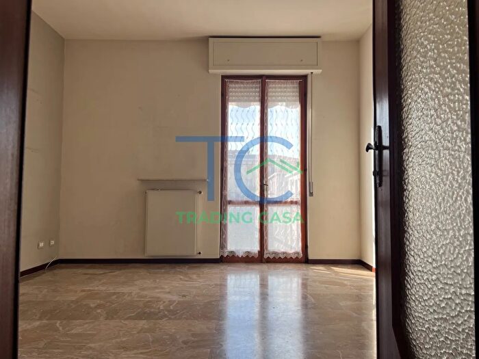 Appartamento trilocale in vendita in Via Guerzoni, Piacenza