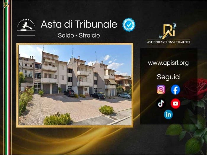 Appartamento con 6 locali in vendita in Via Ugo Betti, Centro, Castelraimondo