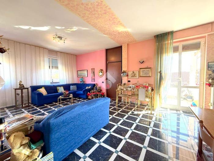 Appartamento trilocale in vendita in Via Luigi Zari, Centro, Caronno Pertusella