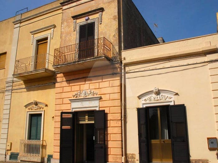 Casa con 6 locali in vendita in Via Giuseppe Mazzini, PresicceAcquarica