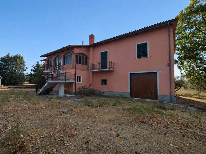 Casa con 6 locali in vendita in Via degli Eroi, Vaiano, Castiglione del Lago