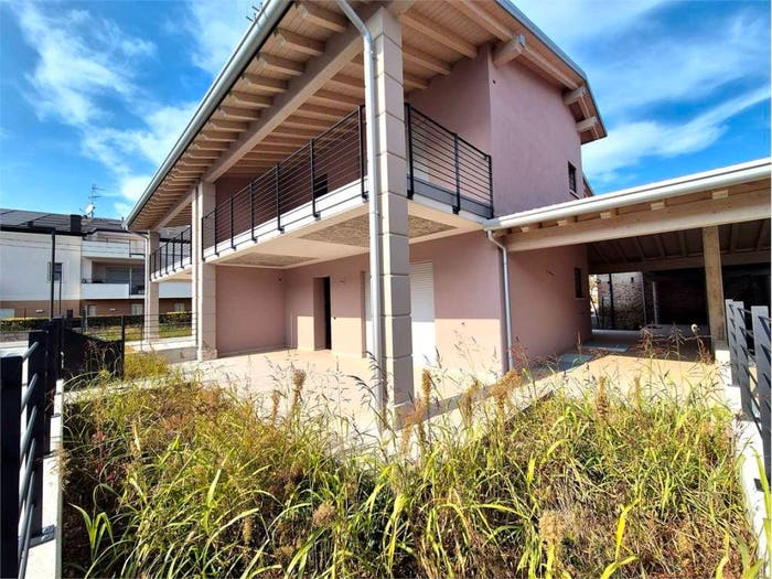 Casa con 5 locali in vendita in Villafranca di Verona