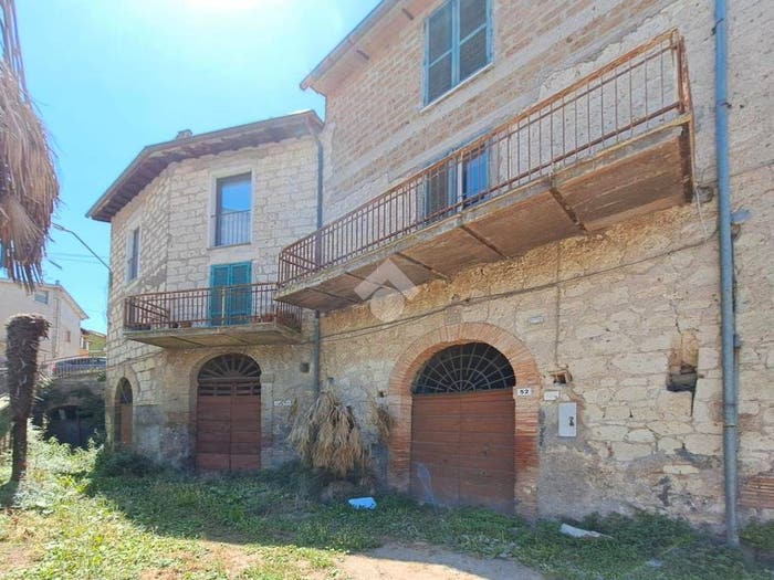 Appartamento trilocale in vendita in Via Variana Alta, Centro, Fabrica di Roma