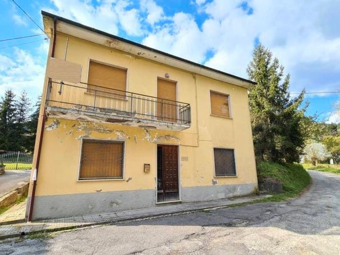 Casa con 6 locali in vendita in Camaiore Paese, Camaiore