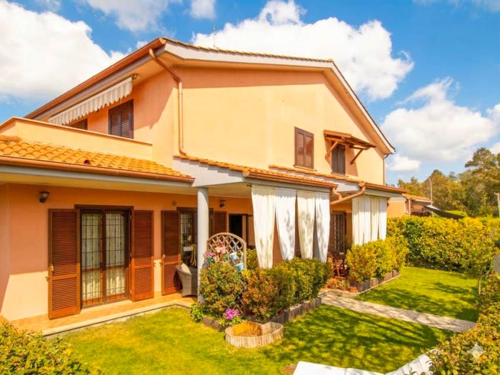 Appartamento quadrilocale in vendita in Via Pleiadi, Colle Romito, Ardea