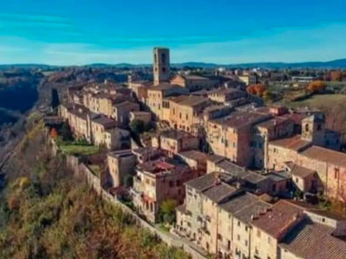 Appartamento con 6 locali in vendita in Via Delle Romite No Number, Colle Alta Borgo Nuovo, Colle di Val d'Elsa