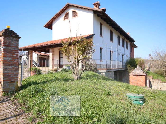 Casa con 6 locali in vendita in Via Torretta, Montelupo Albese