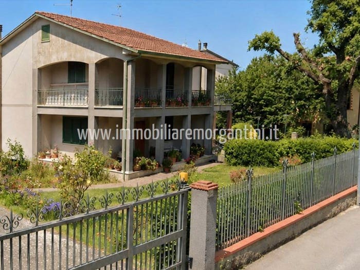 Casa con 6 locali in vendita in Viale Europa, Centro, Sarteano