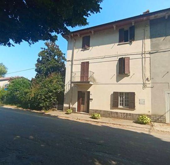 Casa con 6 locali in vendita in Centro, Piozzano