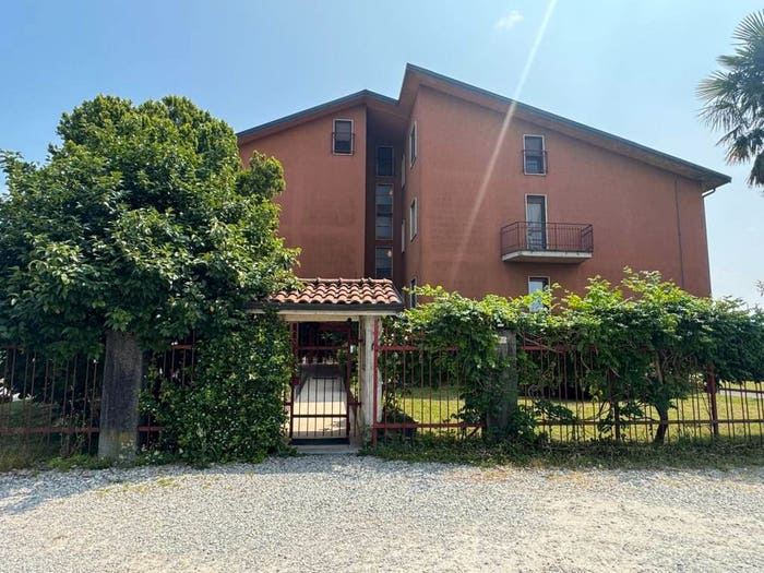 Appartamento trilocale in vendita in Via Giuseppe Garibaldi, Bonate Sotto