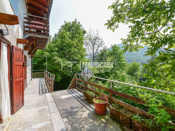 Appartamento trilocale in vendita in Via Pian del Tivano, Centro, Sormano