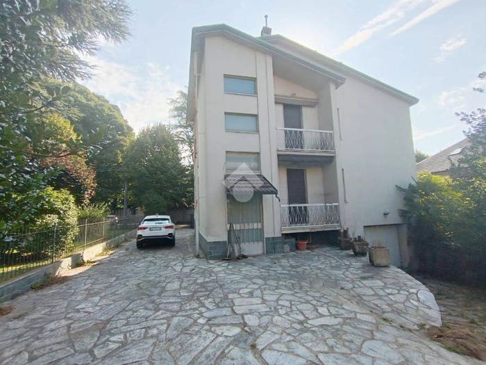 Casa con 6 locali in vendita in Viale Trento, Barlassina