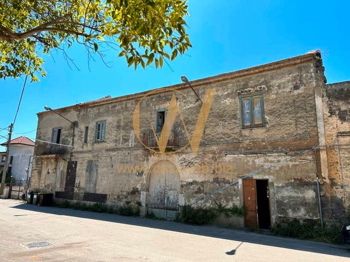 Casa con 6 locali in vendita in Via Cardinale di San Severino, Casertavecchia Casola, Caserta