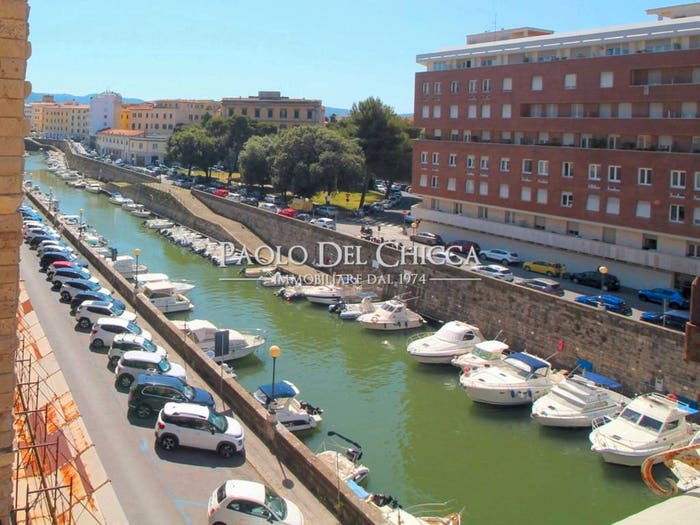 Appartamento con 5 locali in vendita in Scali d'Azeglio, Via Grande Piazza della Repubblica, Livorno