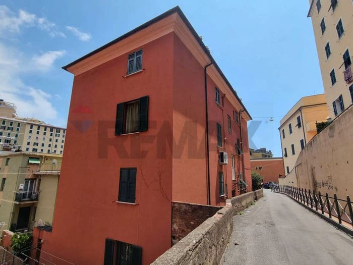 Appartamento con 5 locali in vendita in Lagaccio, Genova