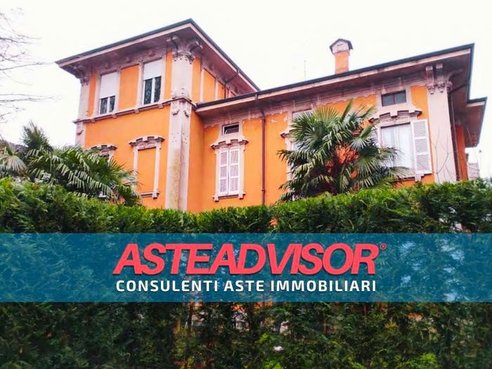 Casa con 6 locali in vendita in Via Roma, Centro, Besozzo