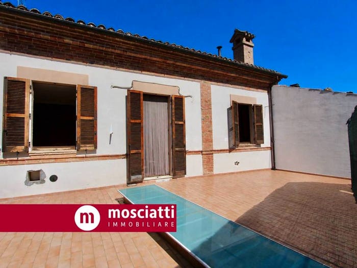 Appartamento con 5 locali in vendita in Via Vittorio Brugnola, Centro, Castelraimondo