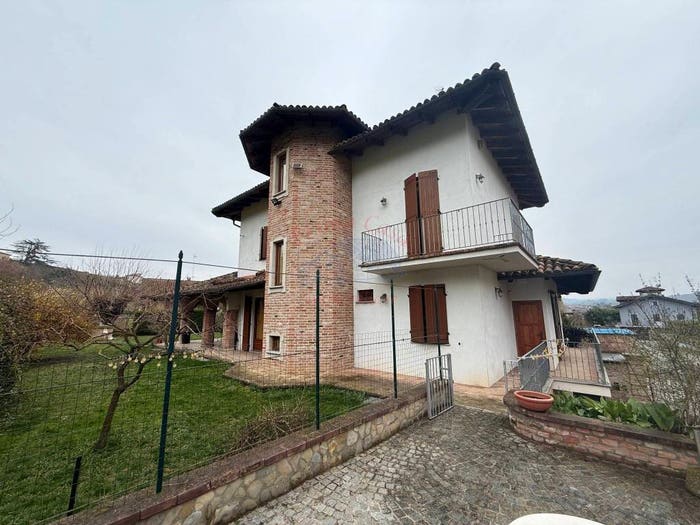 Casa con 6 locali in vendita in Via Cesare Pavese, Nizza Monferrato