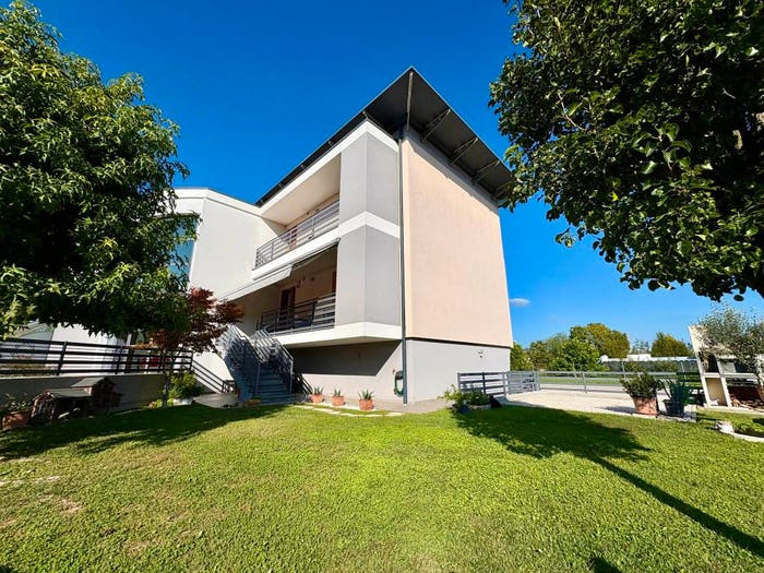 Appartamento trilocale in vendita in Via Maino, Centro, Fiume Veneto