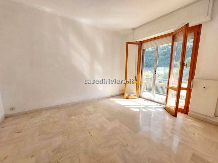 Appartamento quadrilocale in vendita in Viale Dante, Centro, Finale Ligure